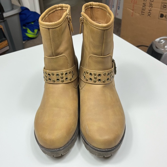 Forever Brown Lesly Buckle Boots | Size: 8 - Picture 2 of 12